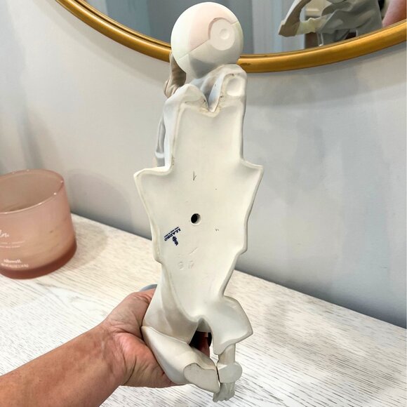 Lladro Clown with Beach Ball #4618 Retired Figurine 14 1/4" long Matte Finish - Picture 11 of 11